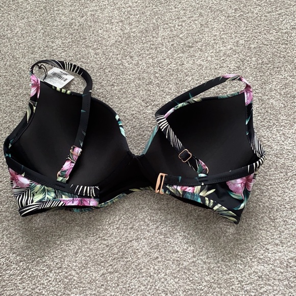 BRAND NEW bikini top!!😍 - Picture 5 of 7